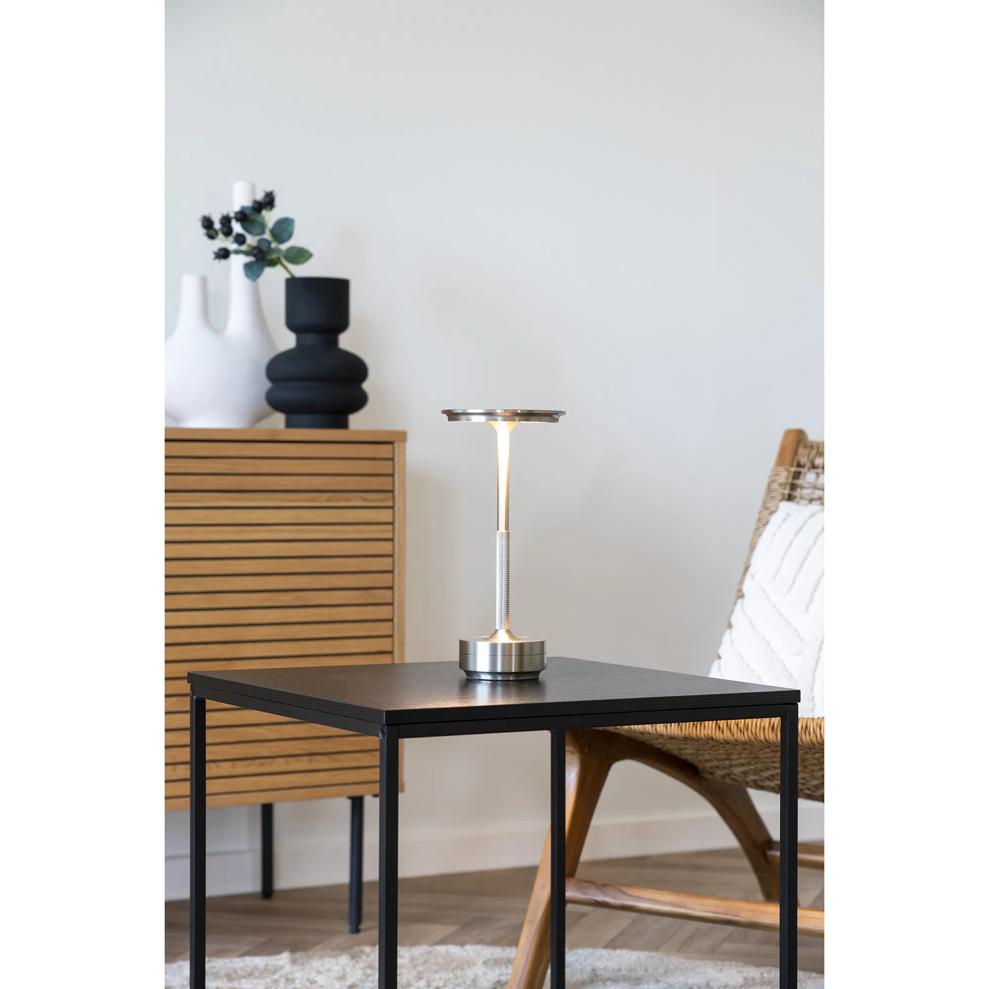 Lampa stołowa LYNEHAM akumulatorowa LYNEHAM srebrna - 6405227