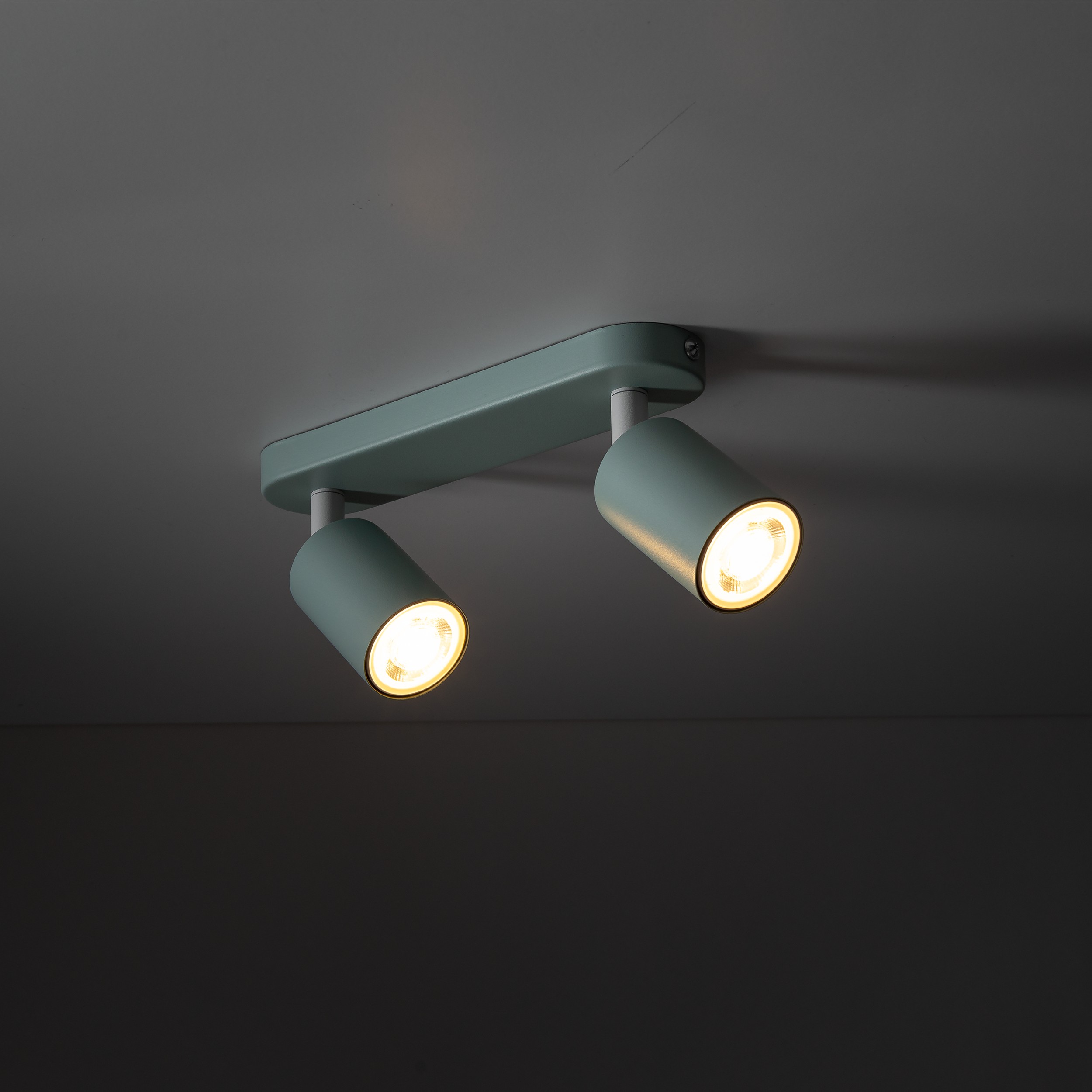 Lampa sufitowa LIVIA miętowa z białymi elementami regulowana na listwie 35x17x13cm - TK_10235