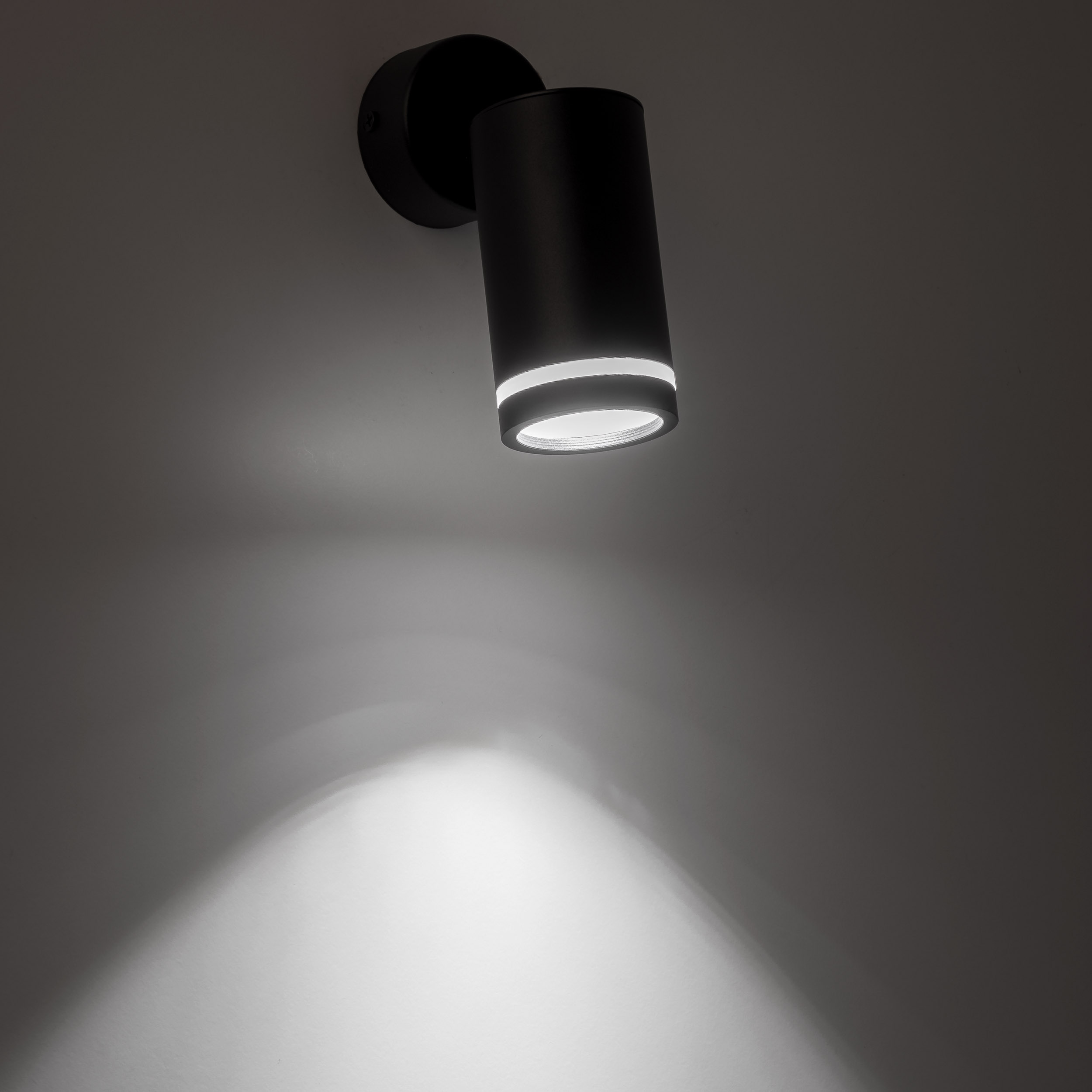 Lampa sufitowa / Kinkiet JET czarny regulowany z pierścieniem świetlnym 15x13x5cm - TK_6910