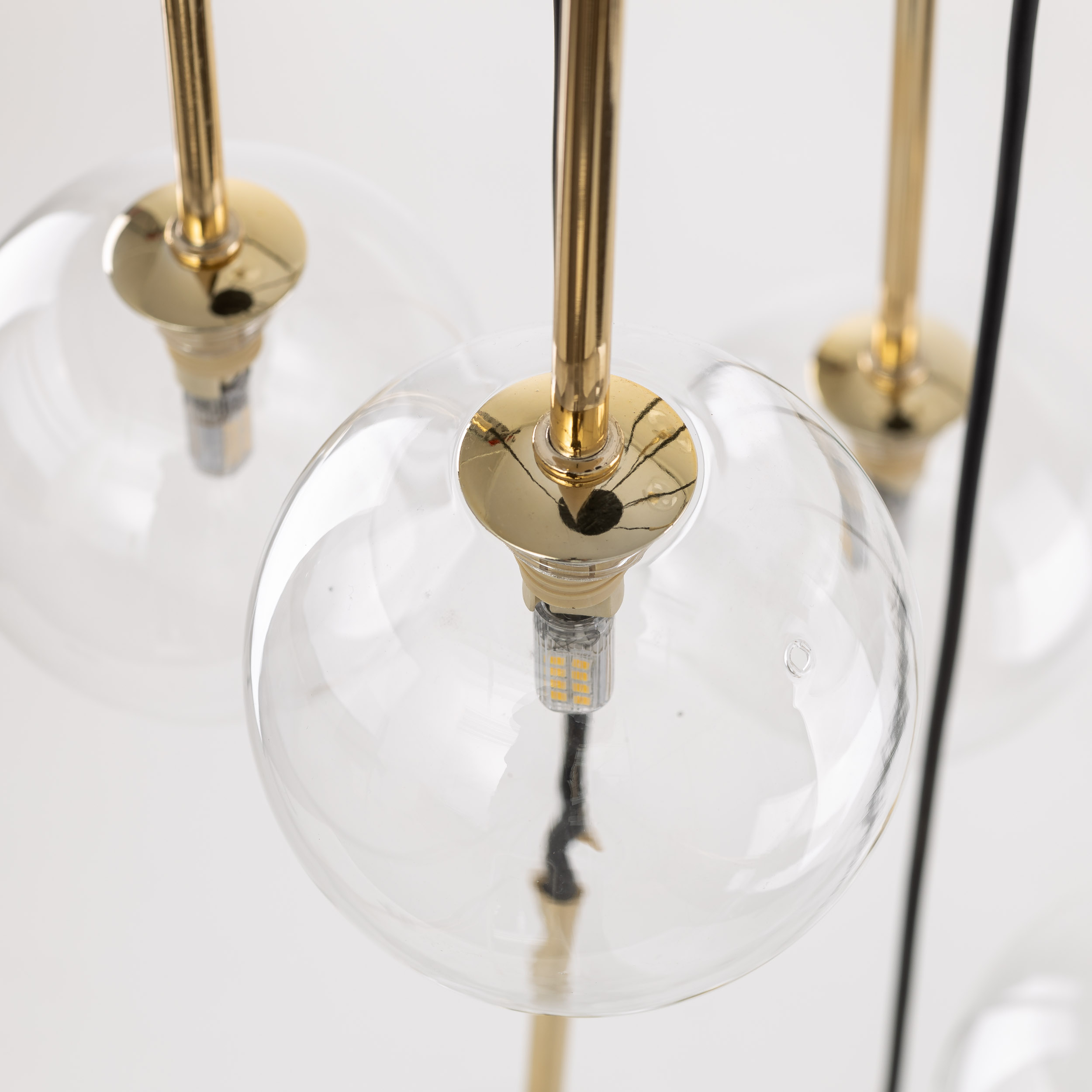 Lampa wisząca NILOS czarna ze złotymi elementami transparentnymi szklanymi okrągłymi kloszami 145x42cm - TK_5944