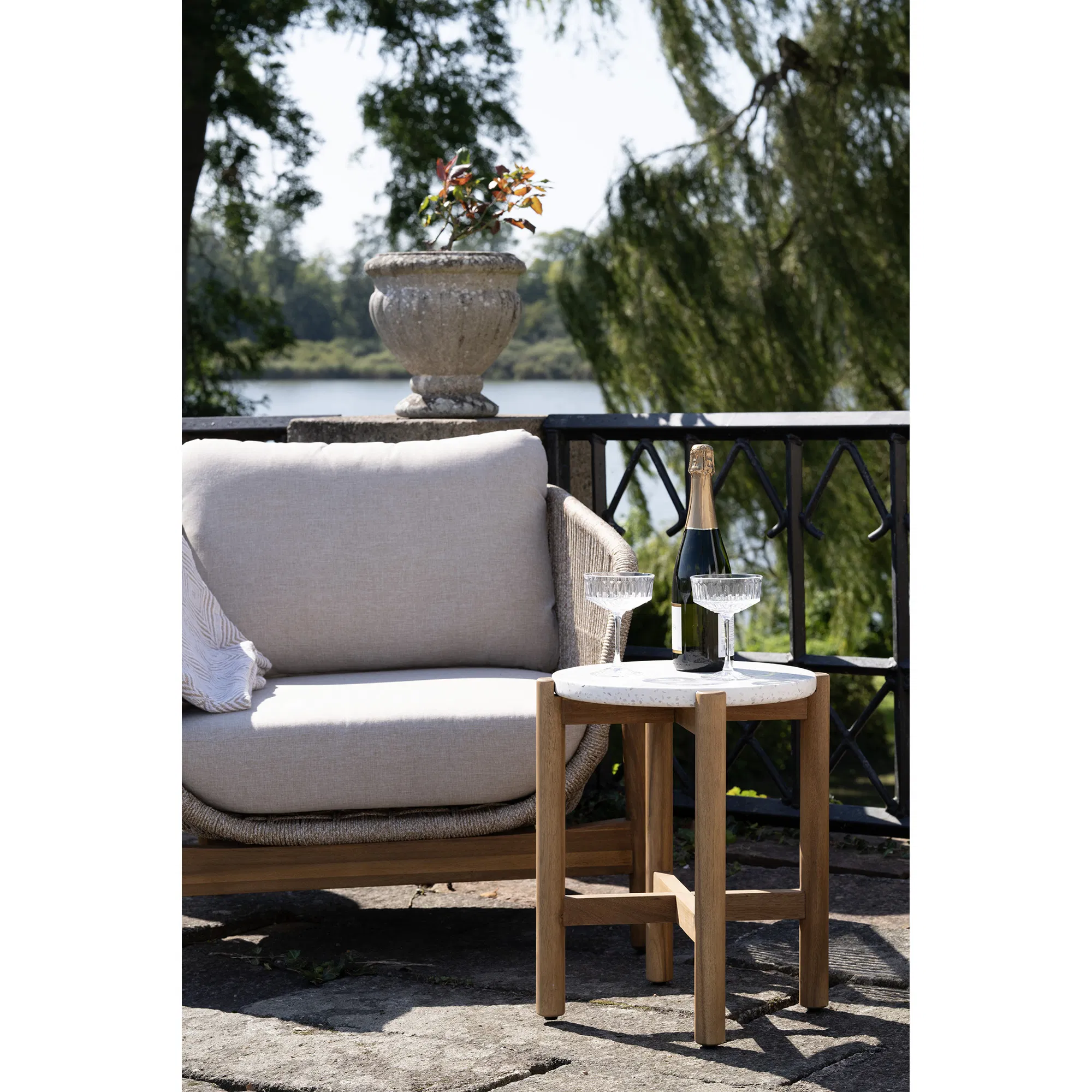 Stolik kawowy okrągły TERRACINA lastryko, akacja FI 37 cm - biały, naturalny - 7521000