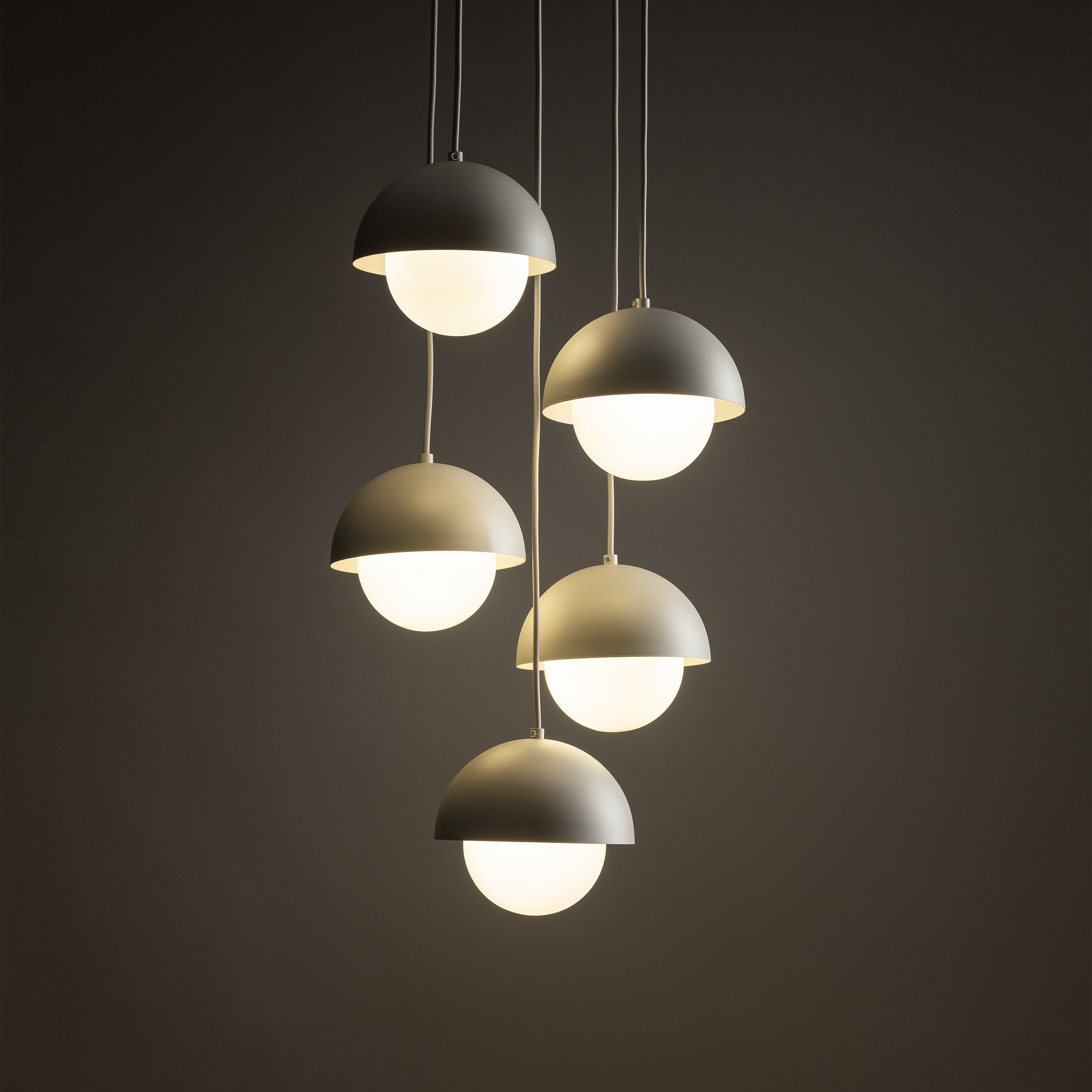 Lampa wisząca BONO beżowa z białymi okrągłymi szklanymi kloszami 140x32cm - TK_10214