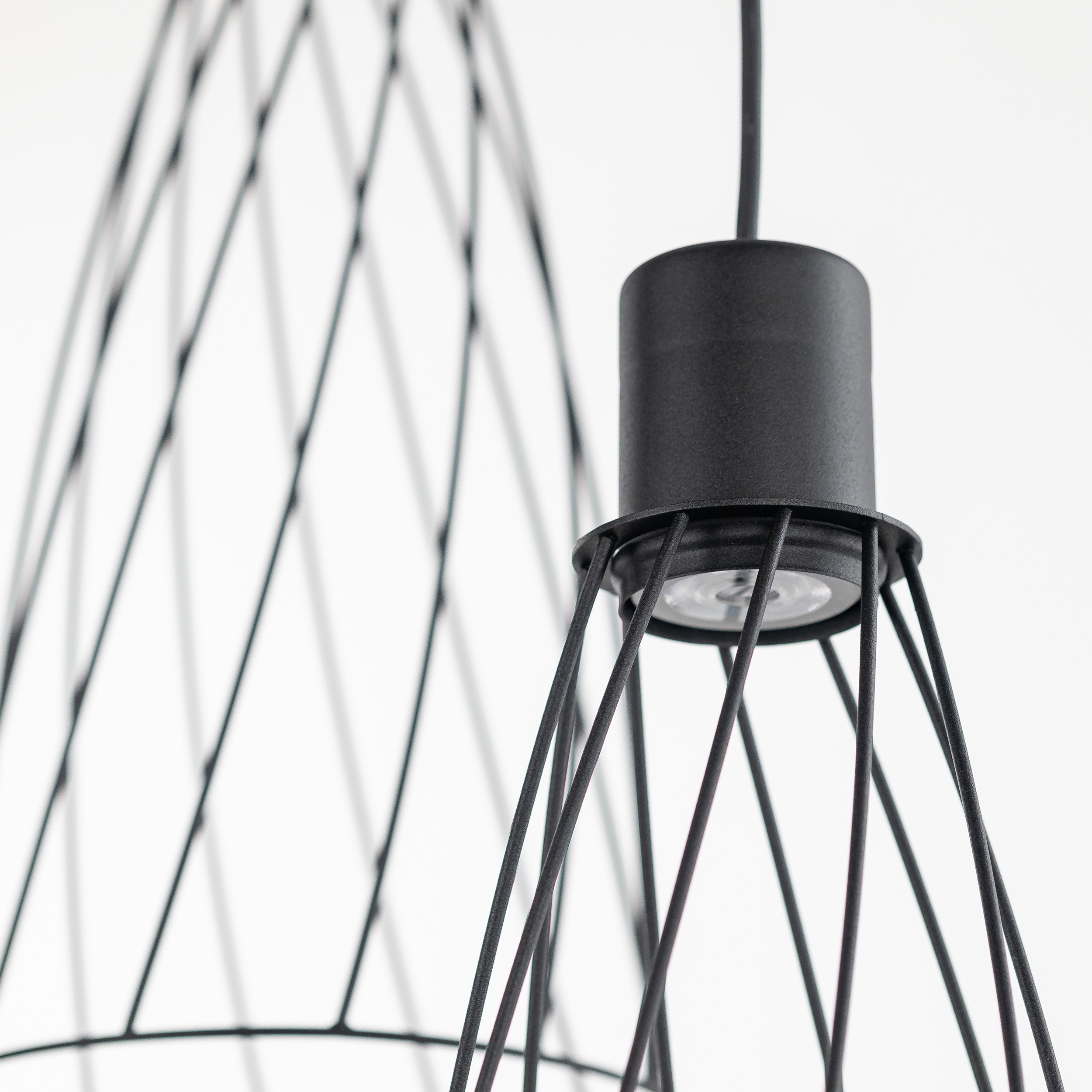 Lampa wisząca MODESTO czarna z ażurowymi kloszami o różnych kształtach 120x50cm - TK_10187