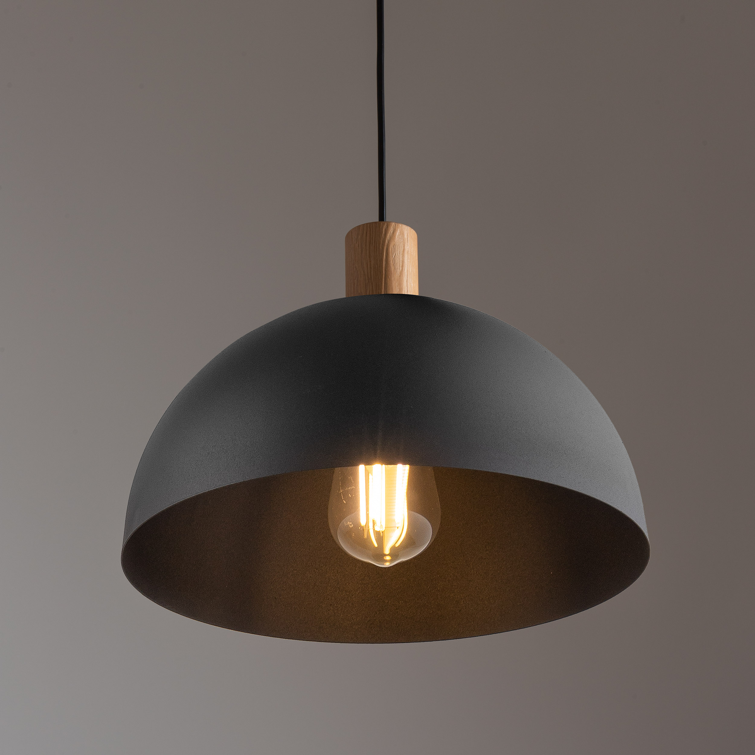 Lampa wisząca OSLO czarna z drewnianym elementem 170x33cm - TK_4852