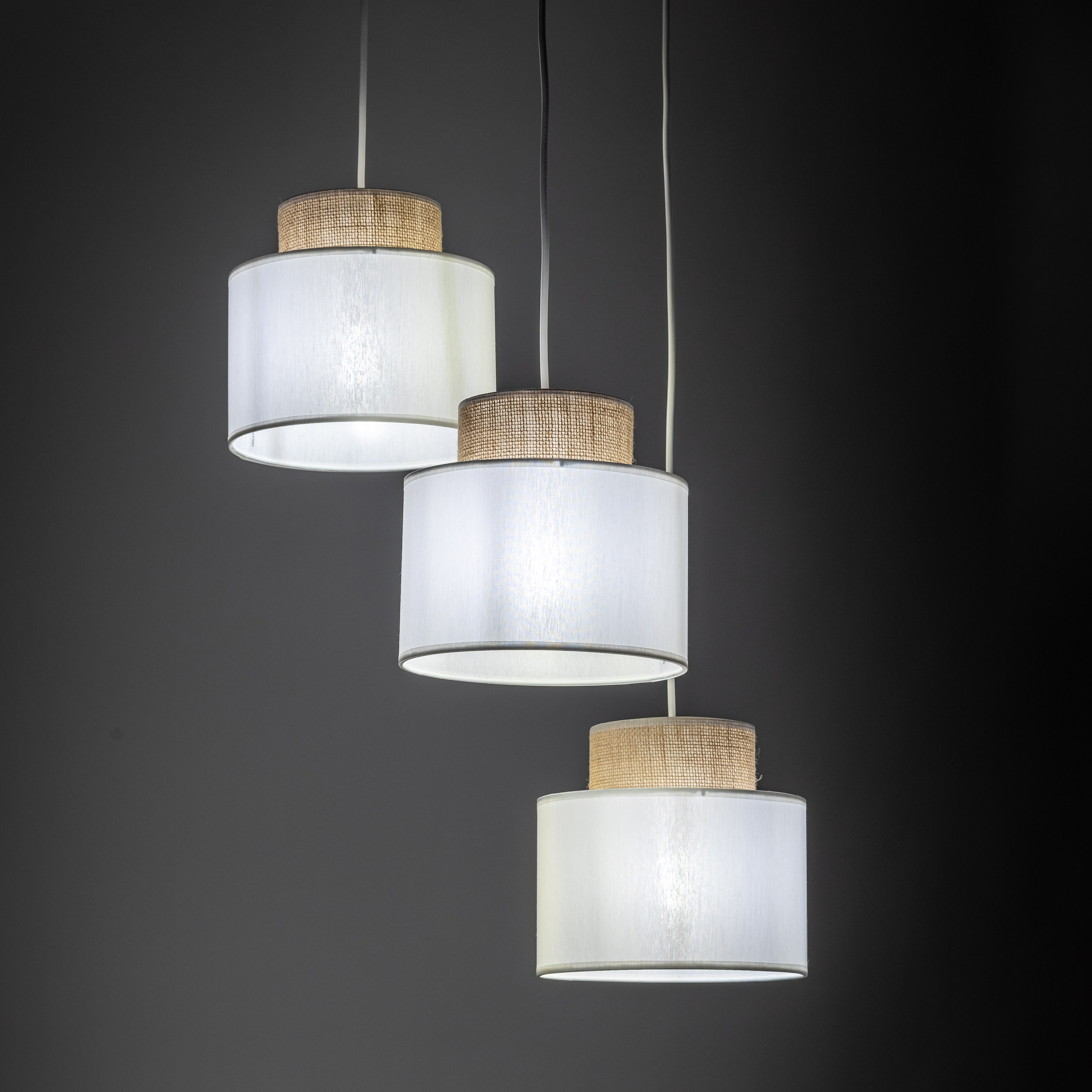 Lampa wisząca DUO biała z brązowymi elementami z tkaniny 110x35cm - TK_2594