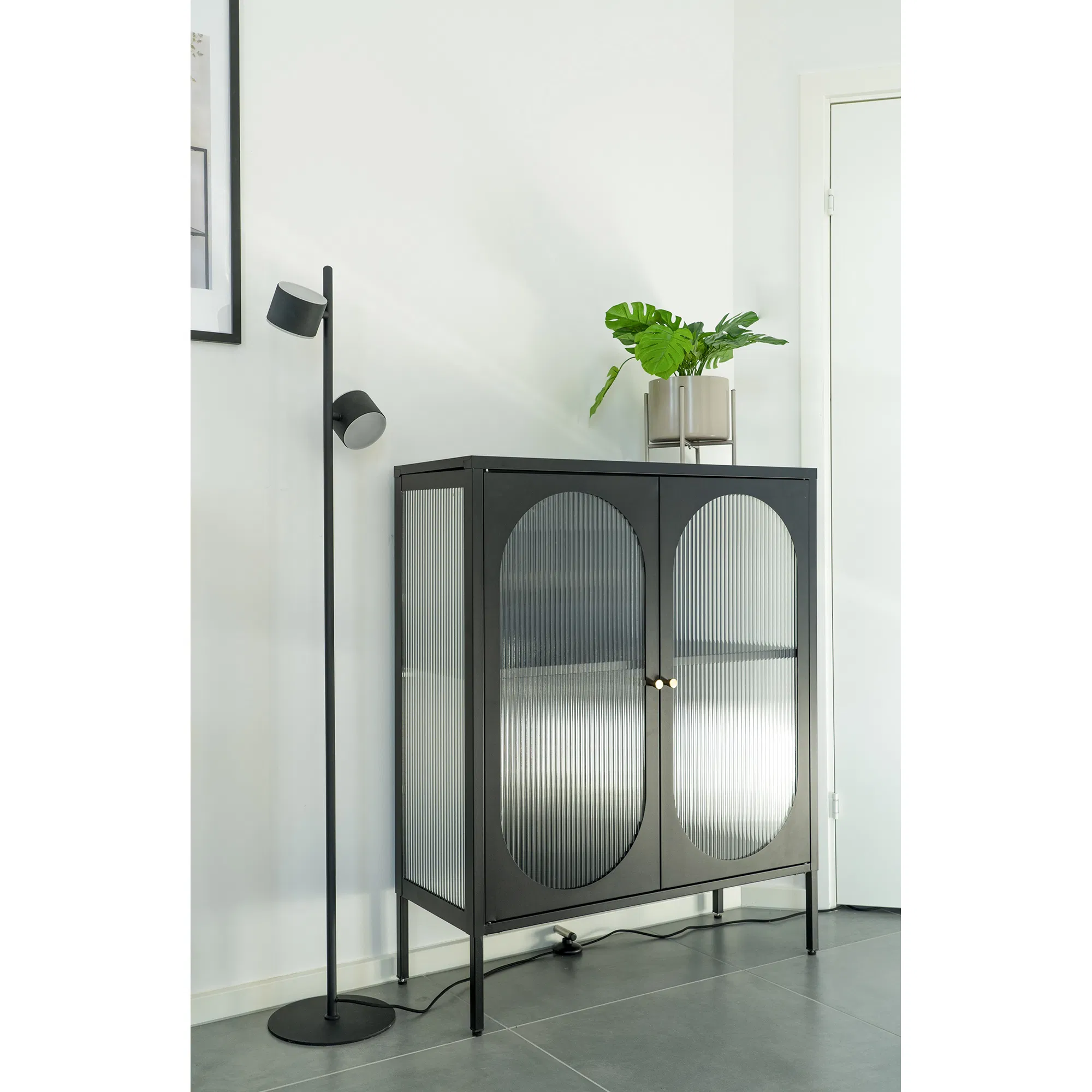 Witryna niska ADELAIDE 2-drzwiowa, falowane szkło 90x35x110 cm - czarna - 3001205