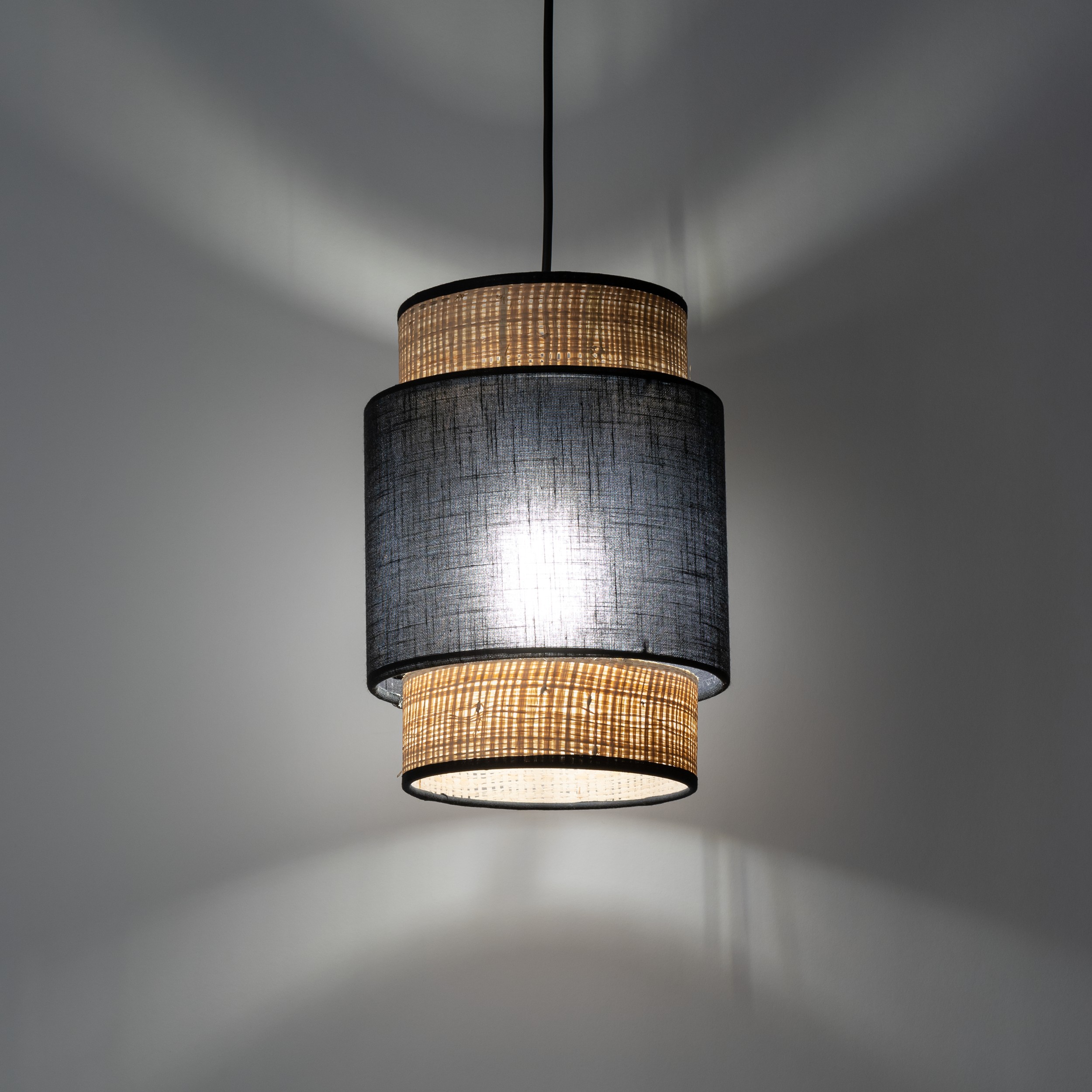 Lampa wisząca BOHO czarna z brązowym kloszem z tkaniny rafia plecionki 170x20cm - TK_5656