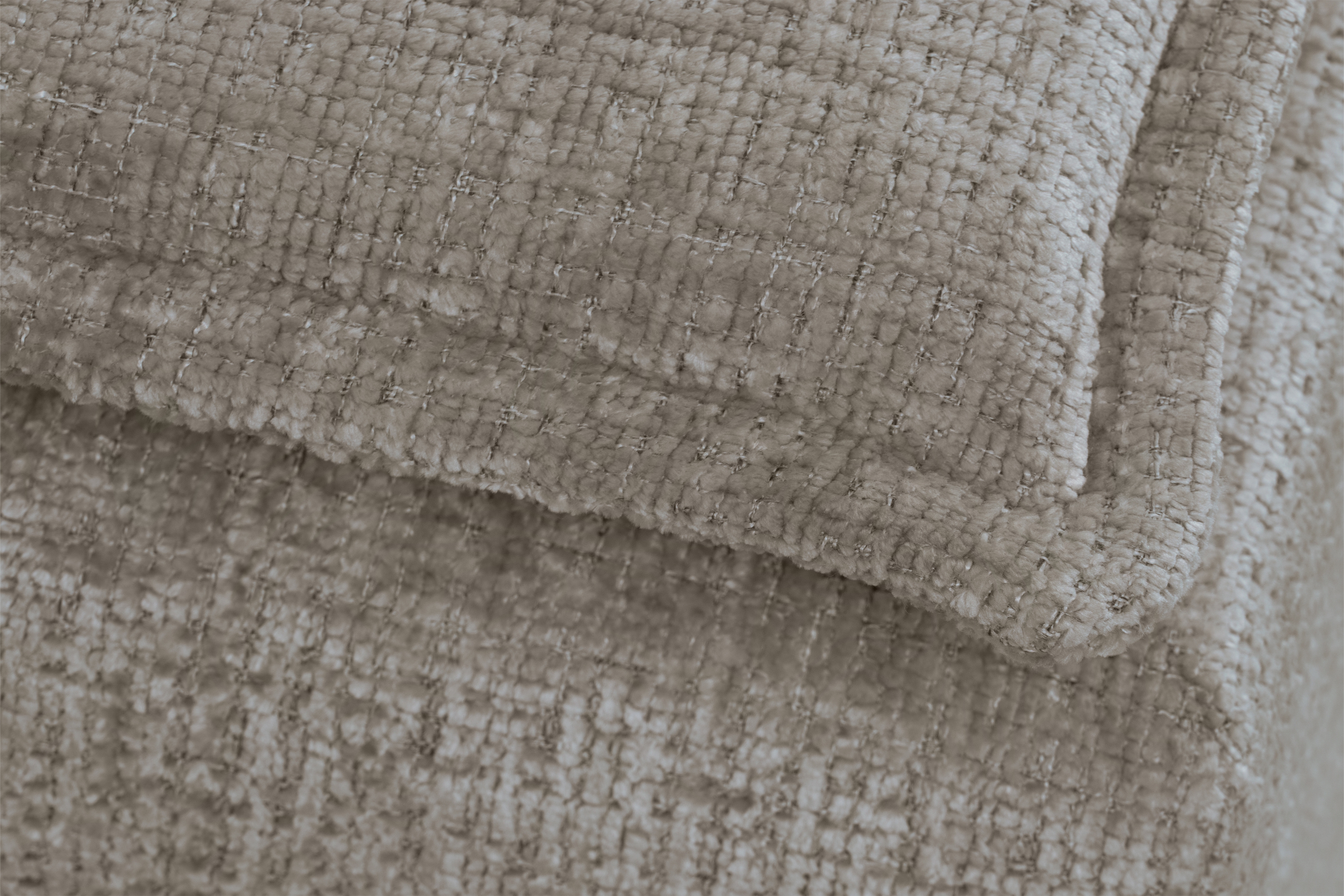 Sofa rozkładana FIRIOZA (Cremona 14) 210 cm z pojemnikiem i zdejmowanym toperem ciemnobeżowa - B_165928