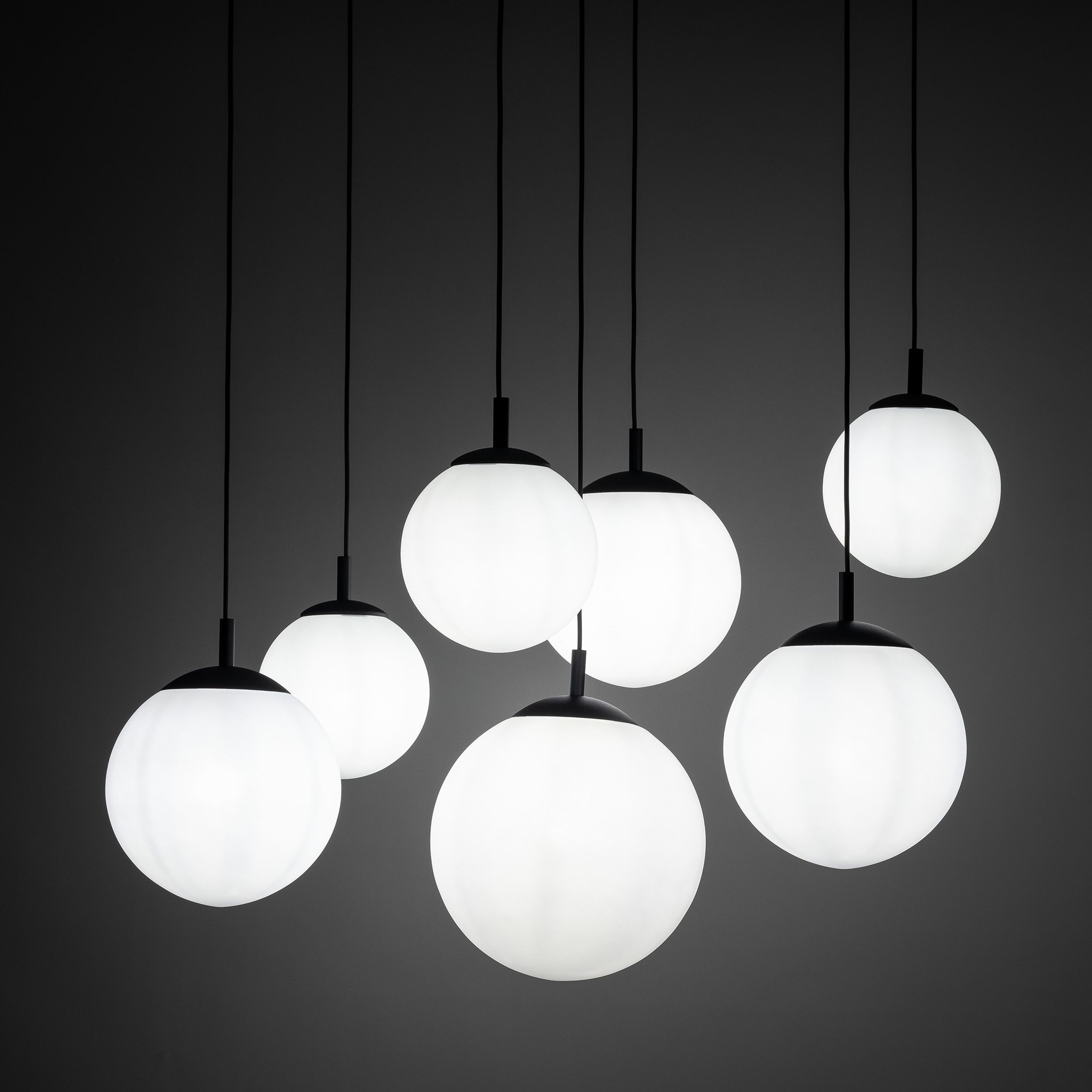 Lampa wisząca ESME czarna z białymi okrągłymi szklanymi kloszami podczepiana dodatkowo jak pająk 180cm - TK_4794