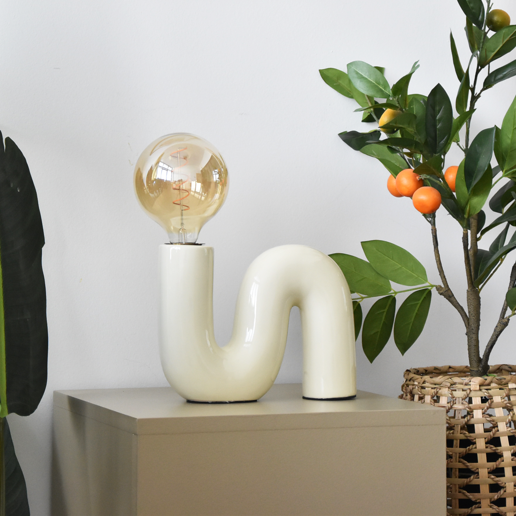 Lampa biurkowa POP SERPENT, vanille ceramiczna z tekstylnym wprzewodem i włącznikiem na przewodzie - LX24801