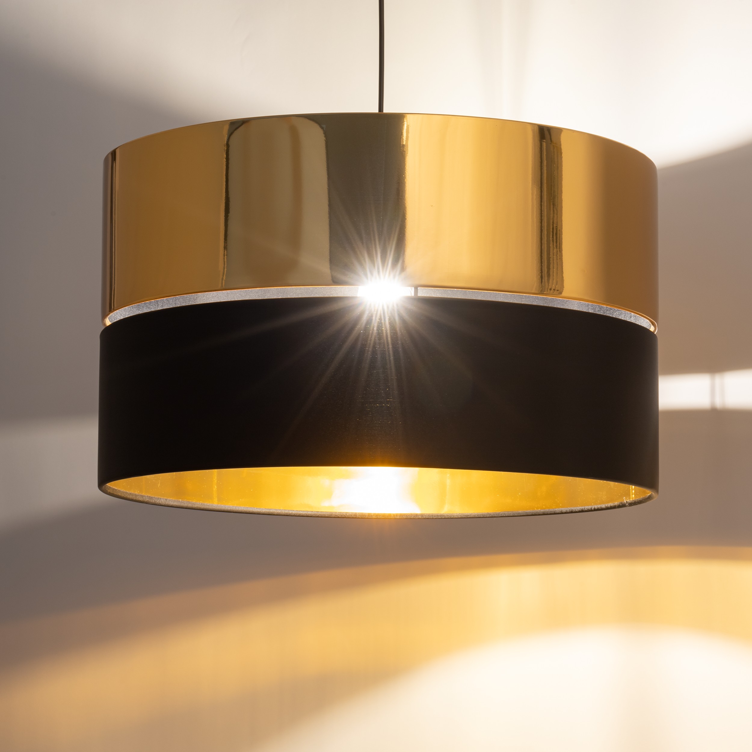 Lampa wisząca HILTON czarna ze złotymi elementami 175x50cm - TK_4346