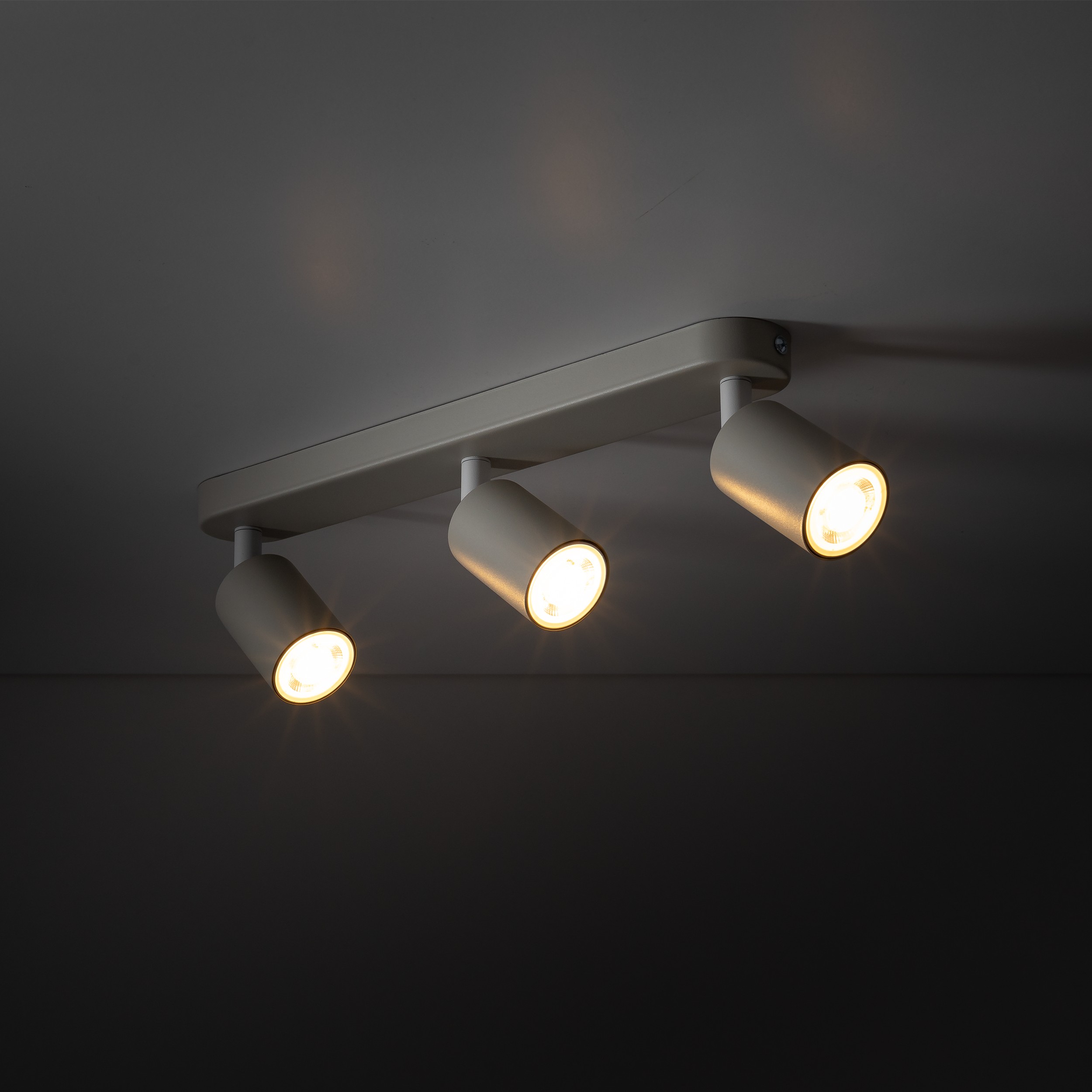 Lampa sufitowa LIVIA szara z białymi elementami regulowana na metalowej listwie 52x17x14cm - TK_10242