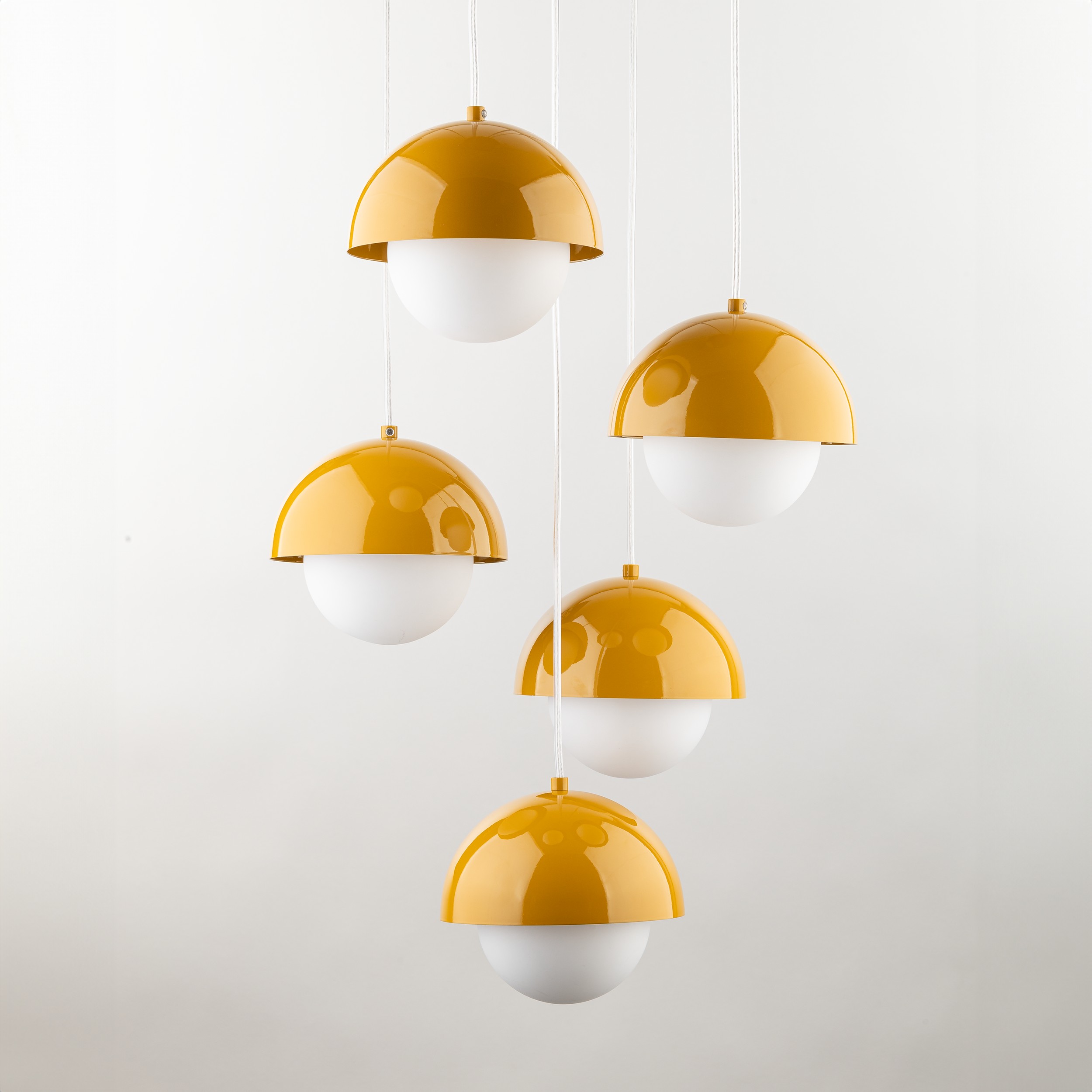 Lampa wisząca BONO żółta z białymi przewodami oraz okrągłymi szklanymi kloszami 140x32cm - TK_10268